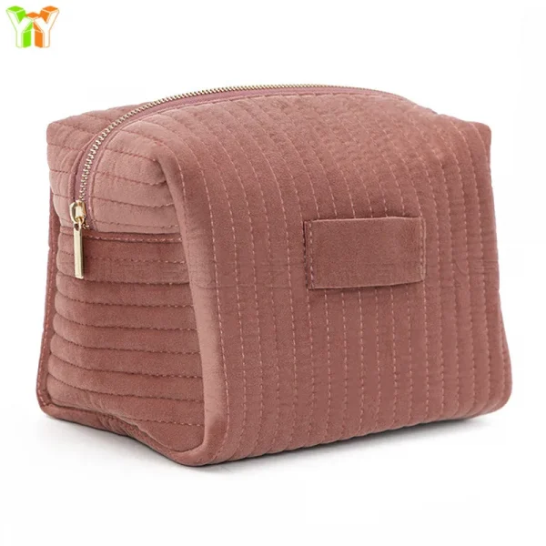 حقيبة مكياج مخملية أنيقة بسعة كبيرة