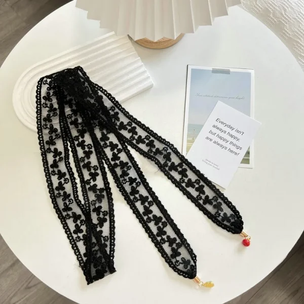 شرائط مطرزة على الحواف تستخدم كربطة انيقة للشنط