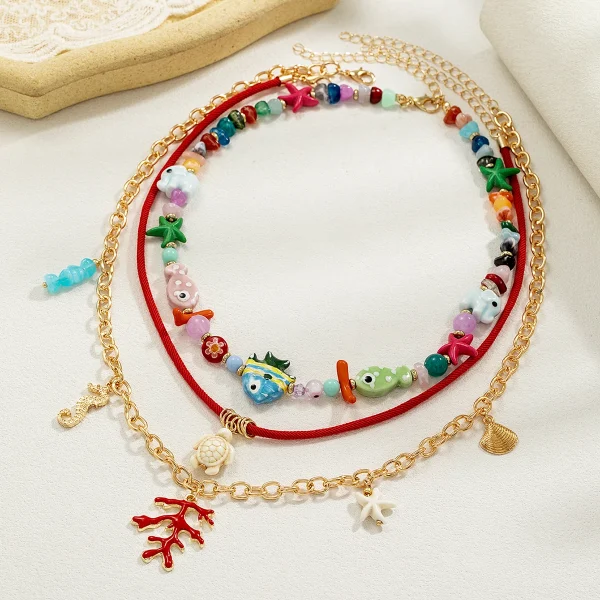 عقد بخرز ملوّن مستوحى من أجواء البحر