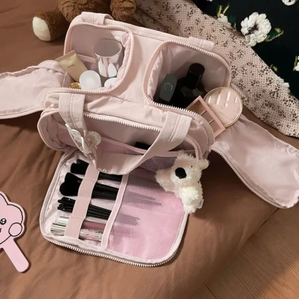 حقيبة مكياج فاخرة لتنظيم مستلزمات السفر وأدوات الحمّام