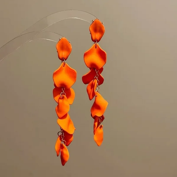 أقراط زهور ملوّنة