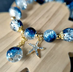 سوار مصنوع يدويًا من خرز كريستالي بتدرجات اللون الأزرق