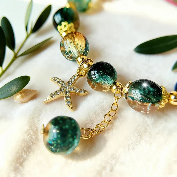 سوار مصنوع يدويًا من خرز كريستالي بتدرجات اللون الأزرق