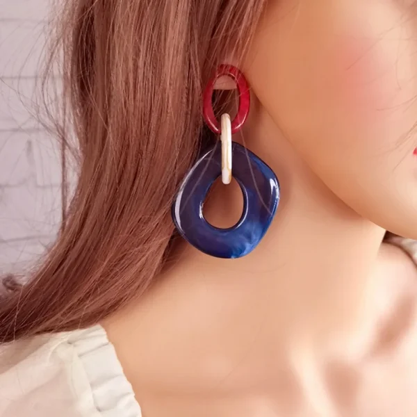 أقراط نسائية مميزة من الأكريليك، بتصميم هندسي طويل ومتدلي