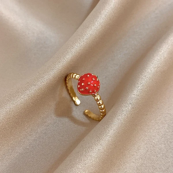 خواتم ذهبية على شكل كرز وفراولة