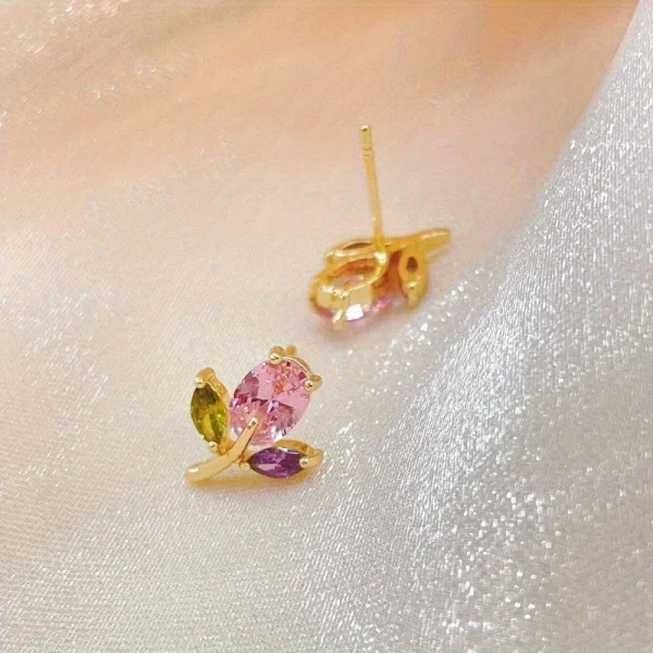 أقراط على شكل وردة صغيرة من الكريستال الملون