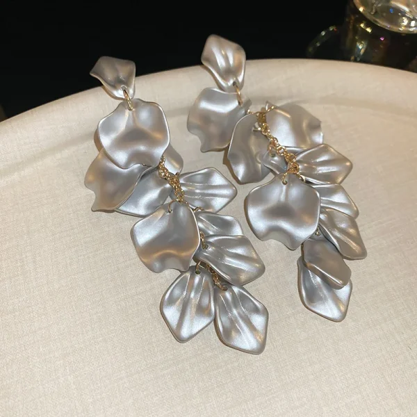 أقراط زهور ملوّنة