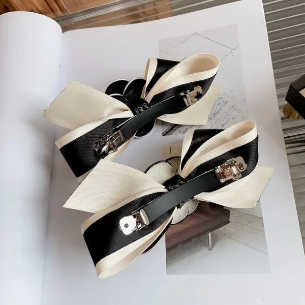 مشبك شعر بتصميم زهرة الكاميليا العتيق