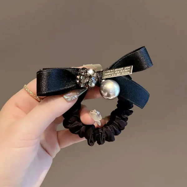 ربطة شعر فاخرة مزينة باللؤلؤ