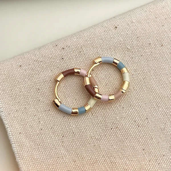 اقراط ملونه انيقه