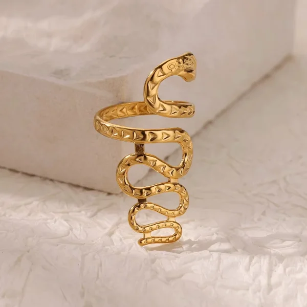 خواتم ذهبية على شكل أفعى