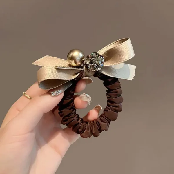 ربطة شعر فاخرة مزينة باللؤلؤ