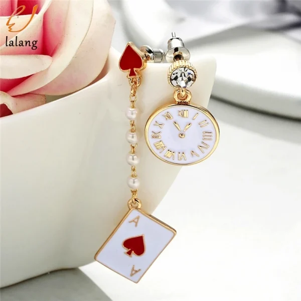 أقراط متدلية رومانسية من بلاد العجائب