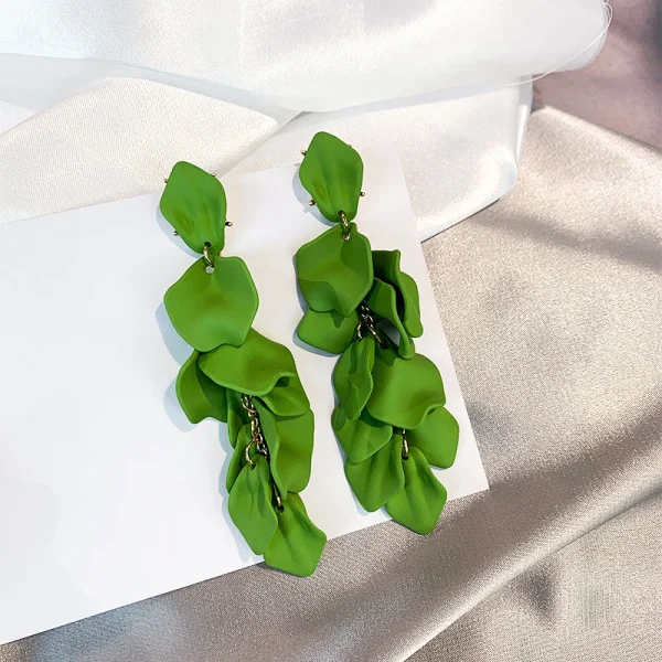 أقراط زهور ملوّنة