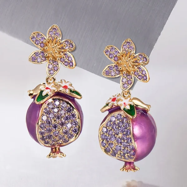 أقراط فاخرة مرصعة بالزركون على شكل رمان