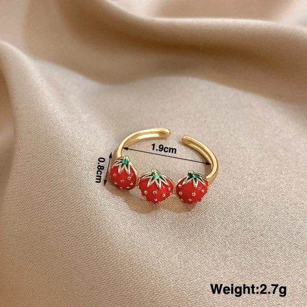خواتم ذهبية على شكل كرز وفراولة