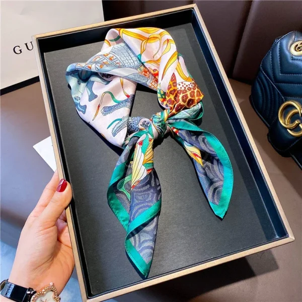 وشاح من الحرير الطبيعي بنسبة 100٪  يمكن استخدامه كبوفاندا أو شال أو لفة أنيقة للسيدات