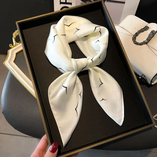 إيشارب مربع للنساء مقاس 70×70 سم من الحرير