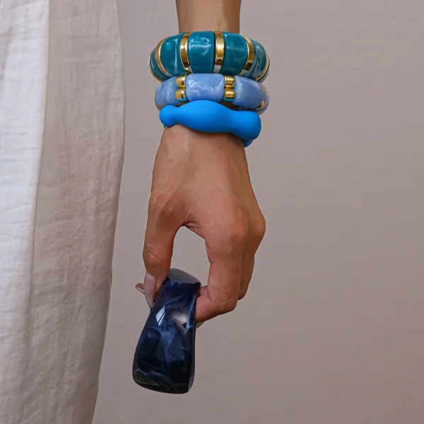 سوار أزرق من الأكريليك والراتنج، مزخرف بحبيبات الخيزران