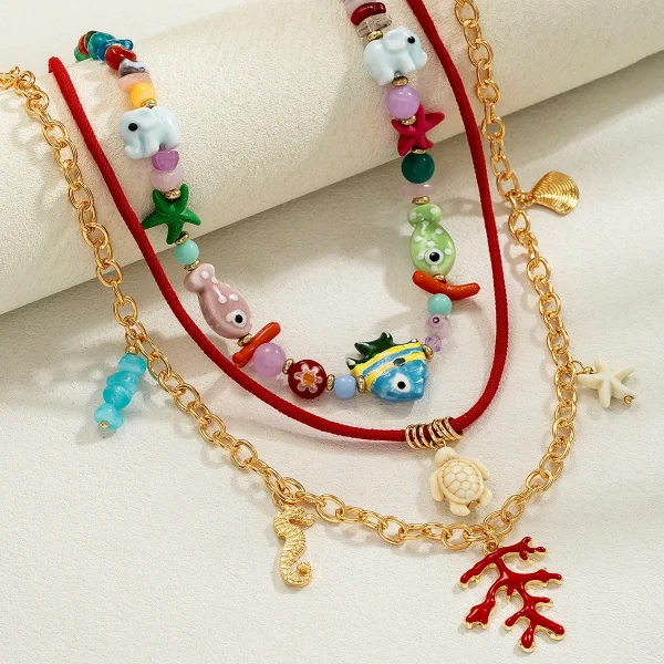 عقد بخرز ملوّن مستوحى من أجواء البحر