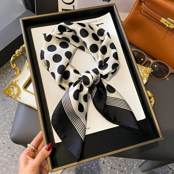 إيشارب مربع للنساء مقاس 70×70 سم من الحرير