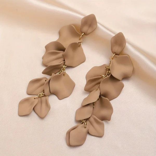 أقراط زهور ملوّنة