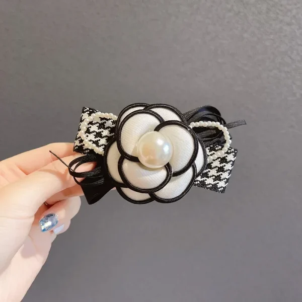 مشبك شعر كلاسيكي على شكل زهرة الكاميليا