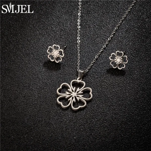 عقد زهرة الزنبق من الستانلس ستيل من SMJEL