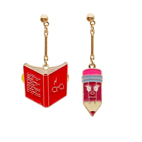 أقراط على شكل قلم وكتب