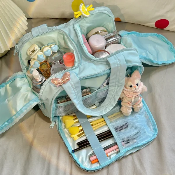 حقيبة مكياج فاخرة لتنظيم مستلزمات السفر وأدوات الحمّام