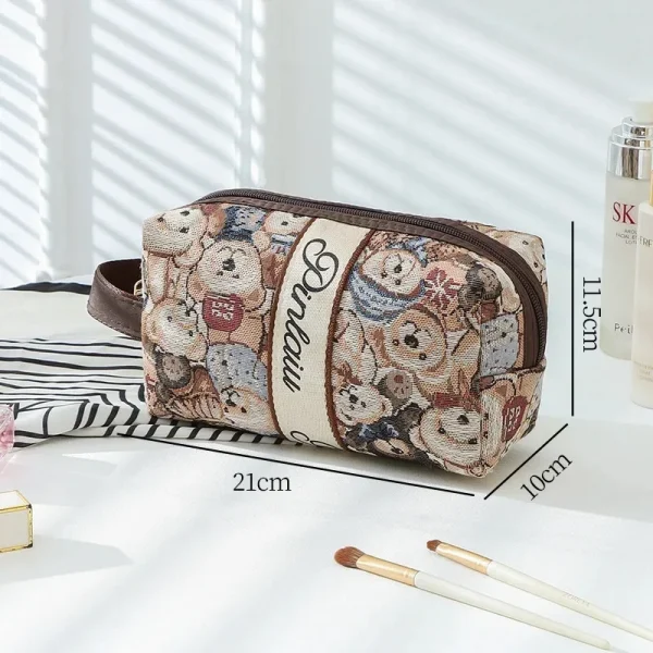 حقيبة مكياج من NoEnName_Null محمولة وعصرية بطبعة دب كرتوني