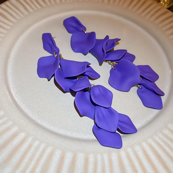 أقراط زهور ملوّنة