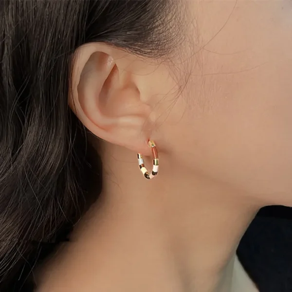 اقراط ملونه انيقه