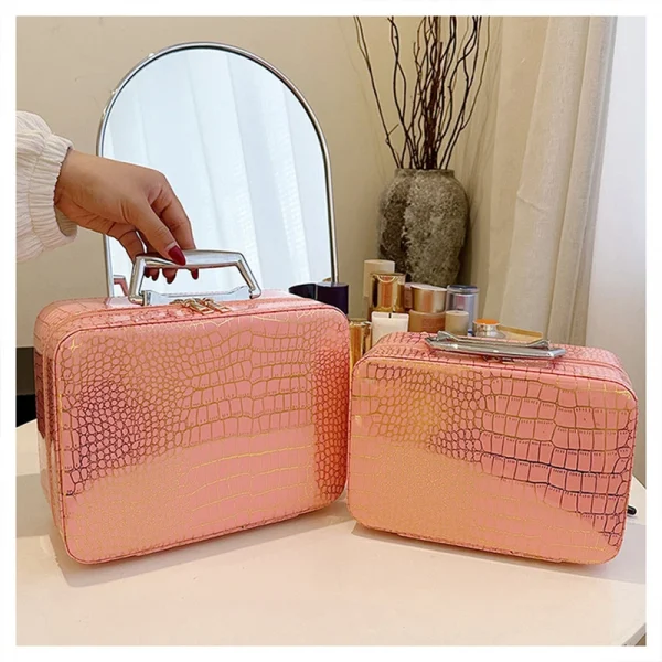Scf68bdabd2dc4d7f9d2cdab70e9479c4f.webp حقيبة مكياج محمولة للسيدات، بسعة كبيرة وملمس لامع، مناسبة للسفر