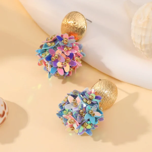 أقراط متدلية دائرية مزينة بالخرز