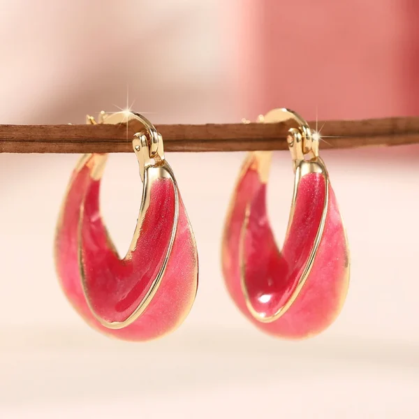 اقراط ذهبية ملونة