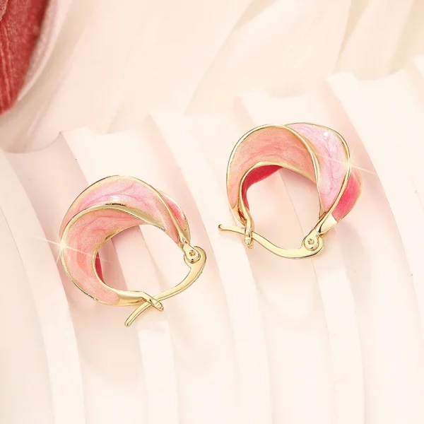 اقراط ذهبية ملونة