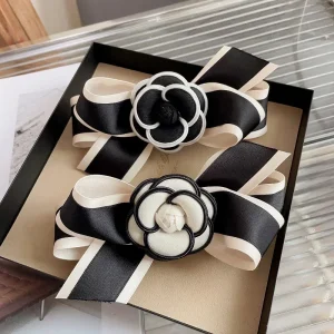 مشبك شعر بتصميم زهرة الكاميليا العتيق