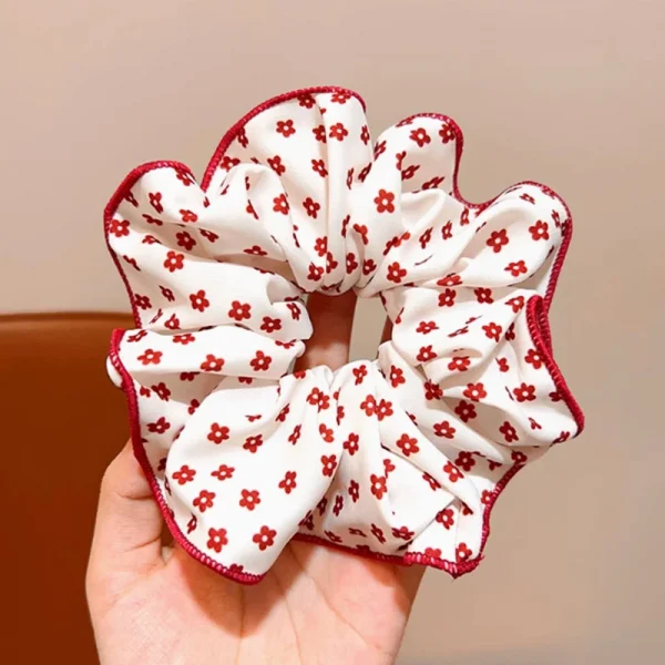 رباط شعر بطبعة قلب ونقاط ونقشة مربعات 