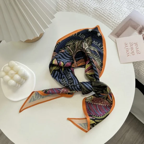 وشاح حريري صغير بنقشة الغابة، يمكن استخدامه كربطة شعر أو وشاح احترافي للتزيين أو ربطة حقيبة أو ربطة مثلثة.