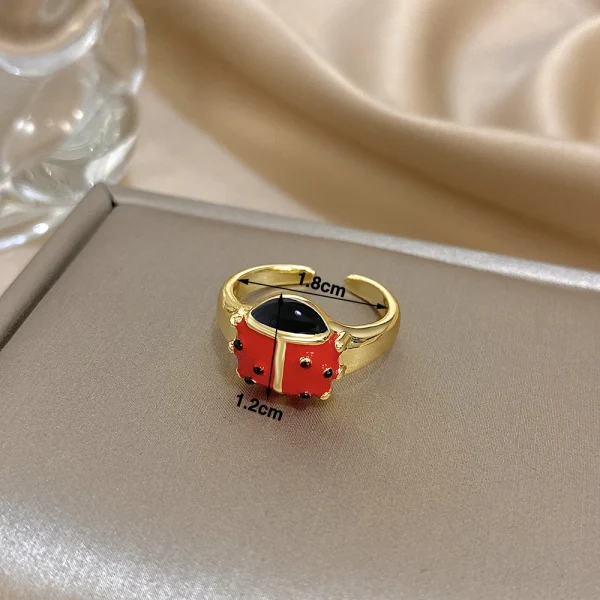 خواتم ذهبية على شكل كرز وفراولة