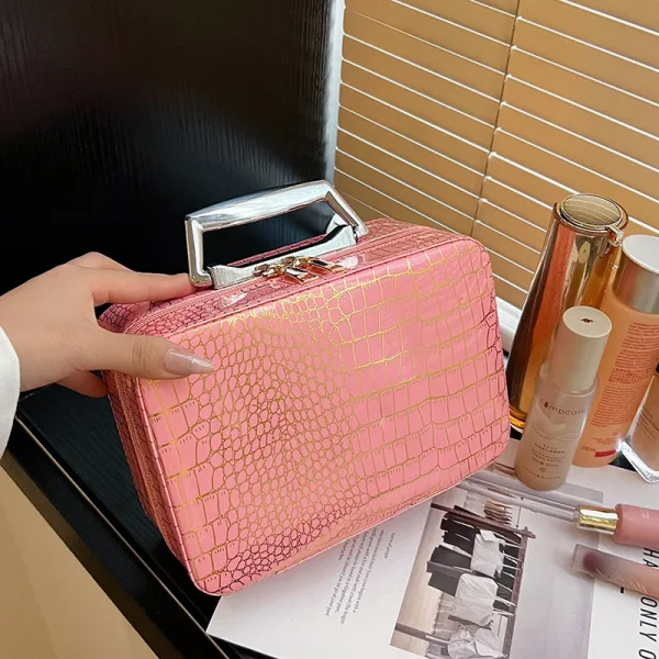 Se1190a7cdacf4ecfaf141c0852b9e62aj.webp حقيبة مكياج محمولة للسيدات، بسعة كبيرة وملمس لامع، مناسبة للسفر