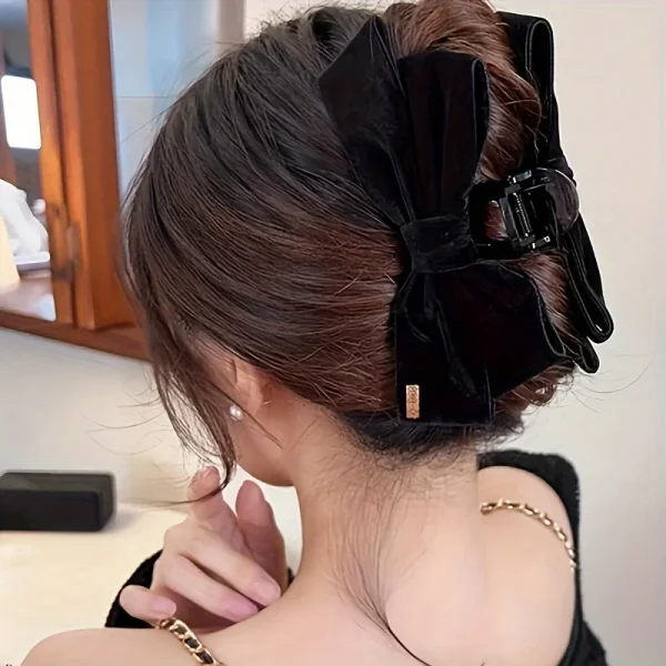 دبوس شعر أنيق من المخمل على شكل فيونكة