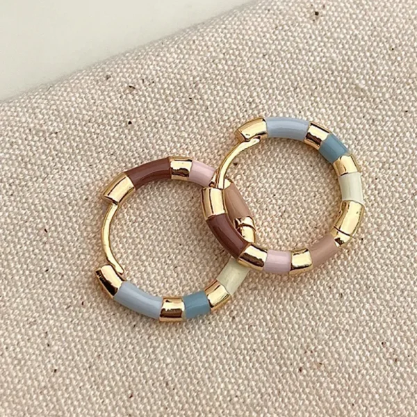 اقراط ملونه انيقه