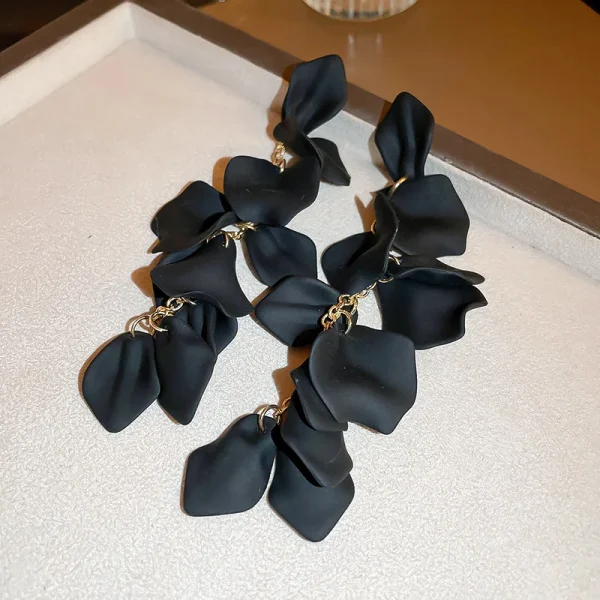 أقراط زهور ملوّنة