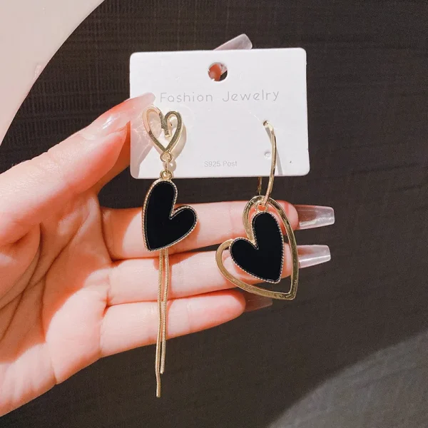 أقراط على شكل قلب