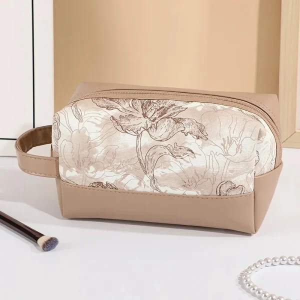 مجموعة جديدة من ثلاث قطع لحقيبة مكياج بسعة كبيرة بطبعة زهور