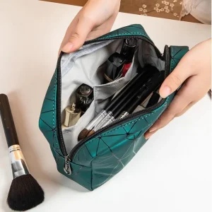 حقيبة مكياج أنيقة ذات اشكال هندسية