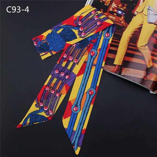 وشاح بطبعات وألوان مختلفة من الحرير