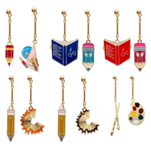 أقراط على شكل قلم وكتب